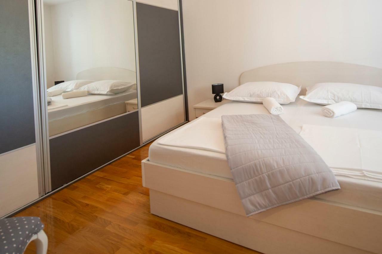 Apartman Pjero 3+2 มาคาร์สกา ภายนอก รูปภาพ